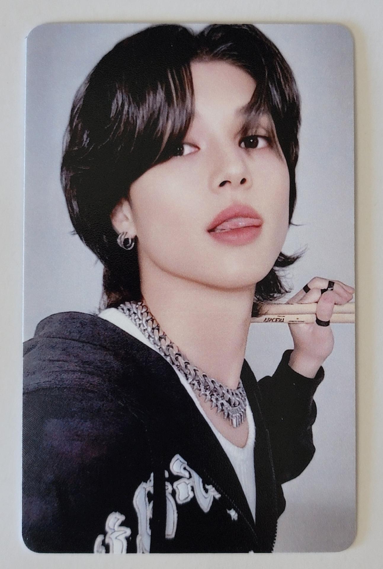 Ateez Seasons Greetings 2025 Photocards