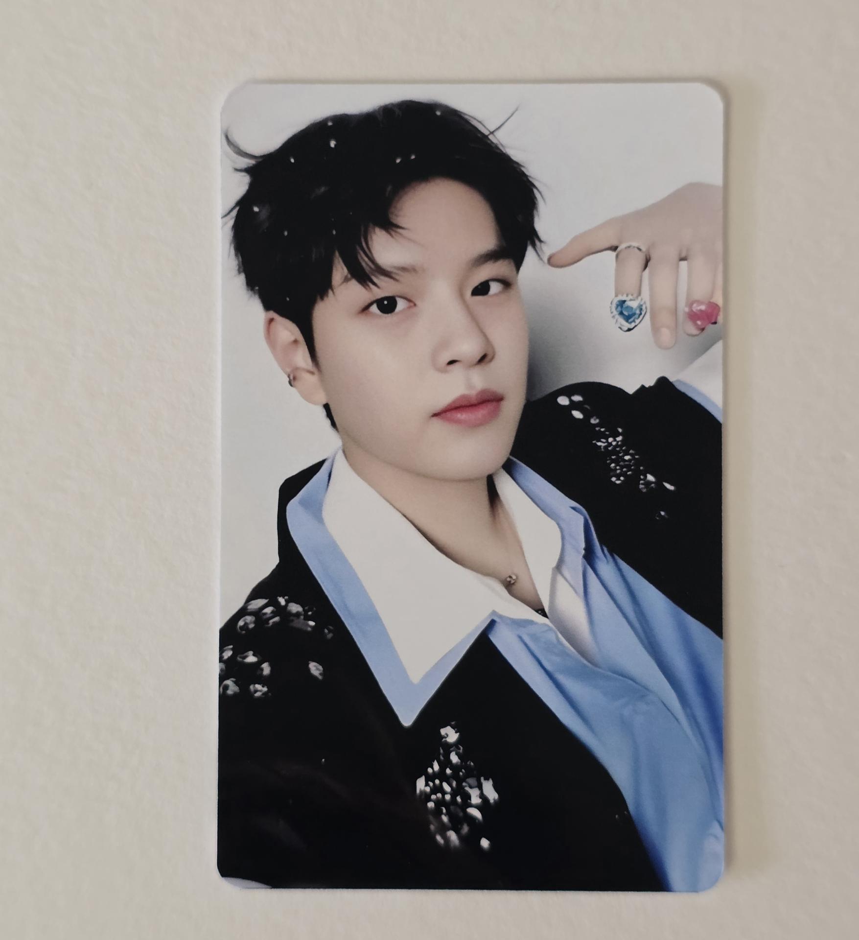 Stray Kids : Hollow Japan Fan club Double Sided Photocards